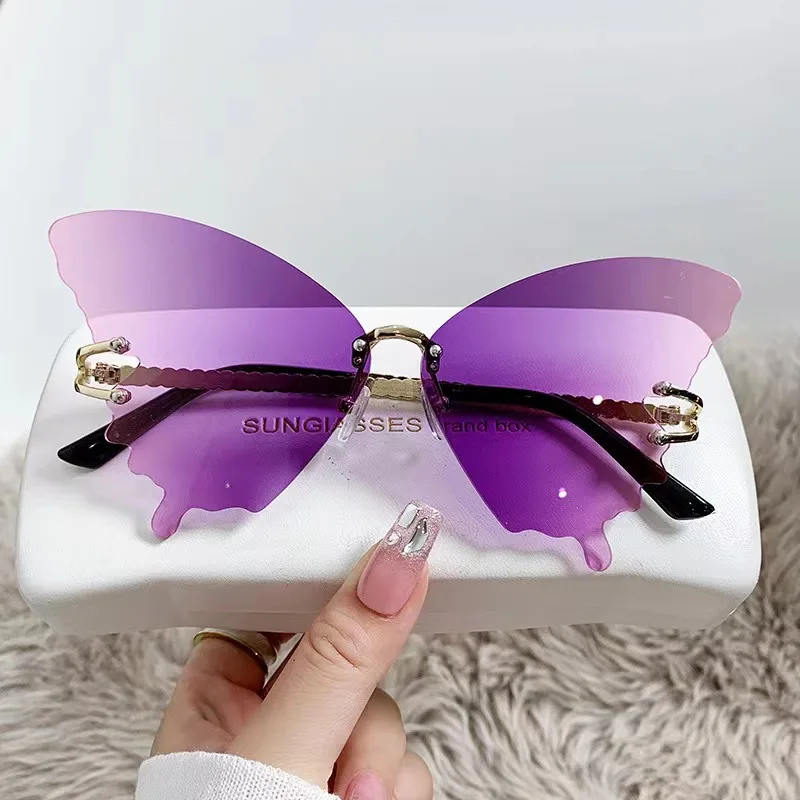Butterfly Shaped Metal Frame Oversize Sunglasses Women Designer Shades Rimless Fashion Sun Glasses Girls Bling Eyewear
Butterfly Shaped Metal Frame Oversize Sunglasses Women Designer Shades Rimless Fashion Sun Glasses Girls Bling Eyewear