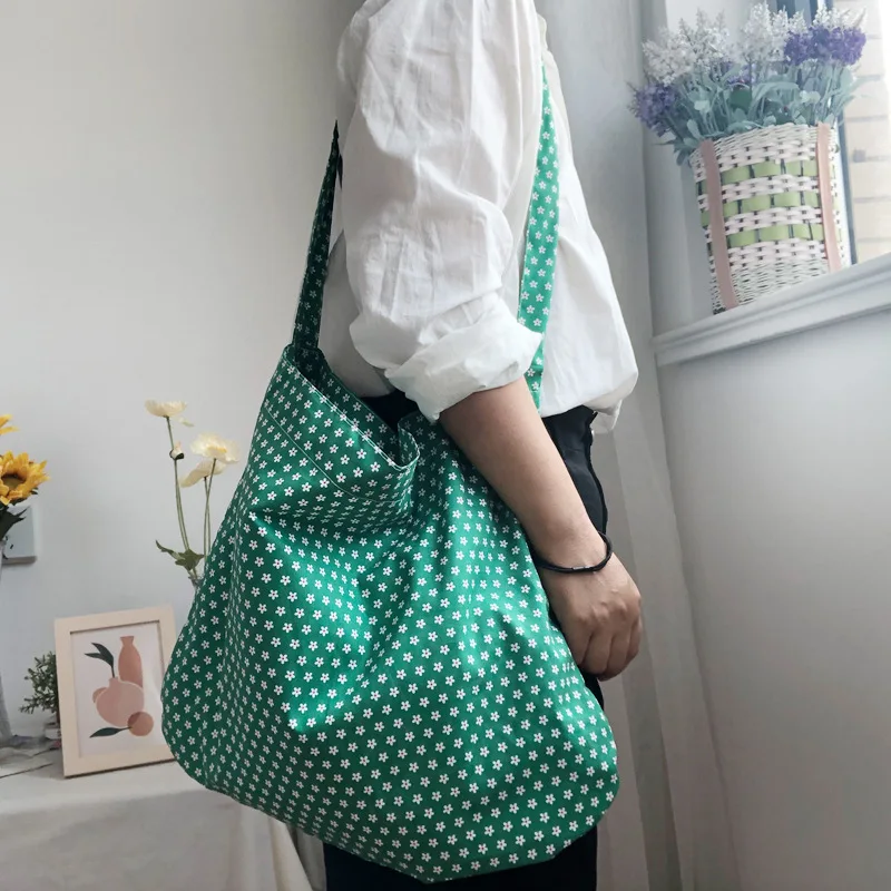 2022 New Fashion Female Girls Embossed Daisy Floral Tote Mini Shopper Bags for Women canvas bag shoulder bag cloth handbag
2022 New Fashion Female Girls Embossed Daisy Floral Tote Mini Shopper Bags for Women canvas bag shoulder bag cloth handbag