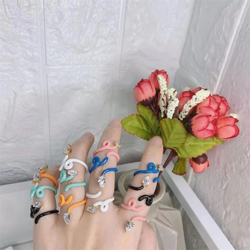 2021 New copper sense set diamond color ring cute small snake animal adjustable ring for women
2021 New copper sense set diamond color ring cute small snake animal adjustable ring for women