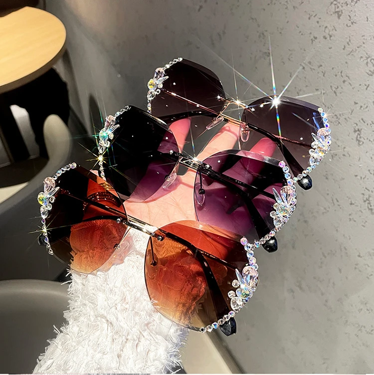 2022 New Arrivals Fashion Vintage Oversized Sunglasses Retro Luxury Shade Sun Glasses Rhinestone Embellished Diamond Women UV400
2022 New Arrivals Fashion Vintage Oversized Sunglasses Retro Luxury Shade Sun Glasses Rhinestone Embellished Diamond Women UV400