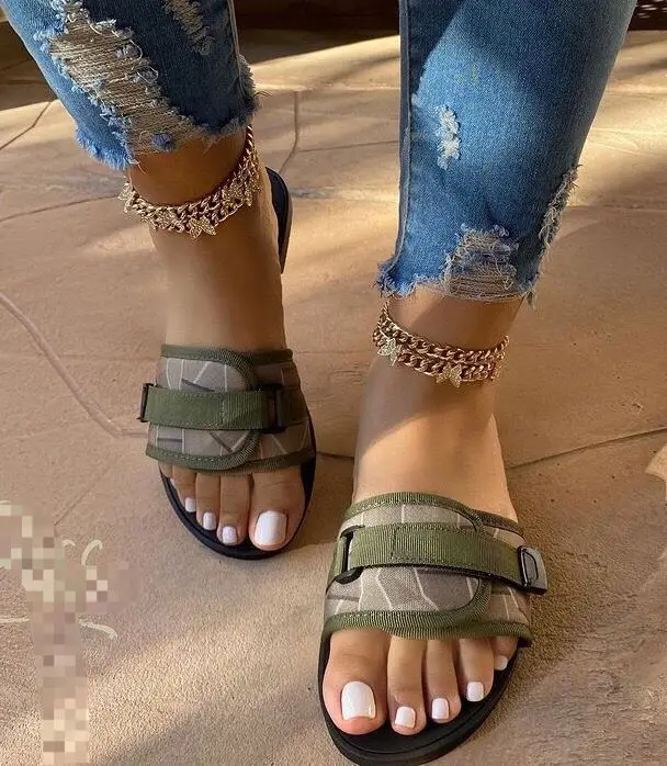 2021 Europe & American summer fashion personality women leisure outdoor beach flat slippers plus size, Black, green, beige
2021 Europe & American summer fashion personality women leisure outdoor beach flat slippers plus size, Black, green, beige