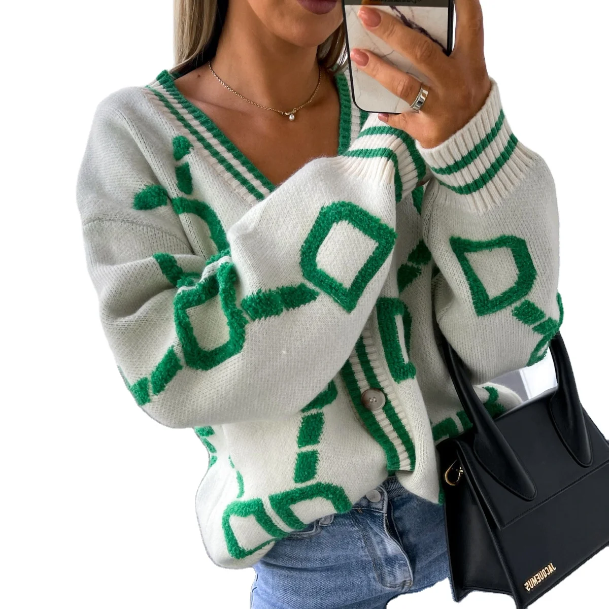 2021 autumn and winter new knitted cardigan floral V-neck sweater coat jacket women's sweater
2021 autumn and winter new knitted cardigan floral V-neck sweater coat jacket women's sweater