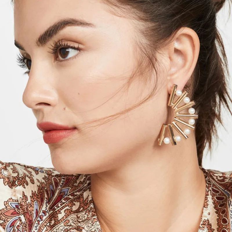 Simple Geometric Sun Radial Hollow Earrings Black White Color Punk Style Imitation Pearl Stud Earrings Women Jewelry Party Gifts
Simple Geometric Sun Radial Hollow Earrings Black White Color Punk Style Imitation Pearl Stud Earrings Women Jewelry Party Gifts