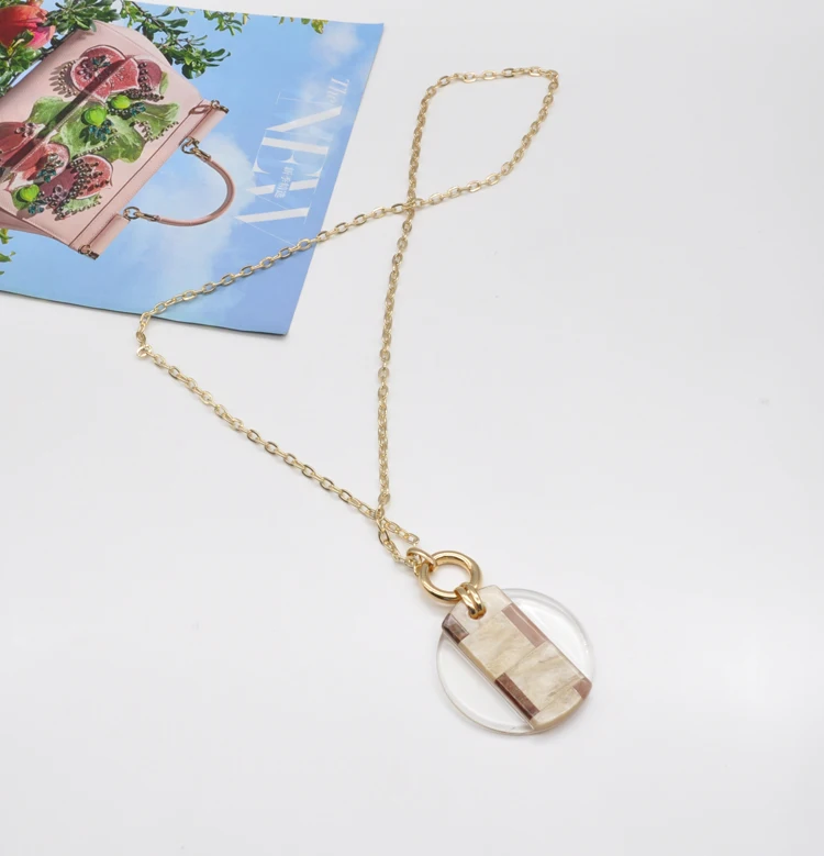 2020 2021 stylish resin acrylic neck jewelry for women trendy gold pendant necklace