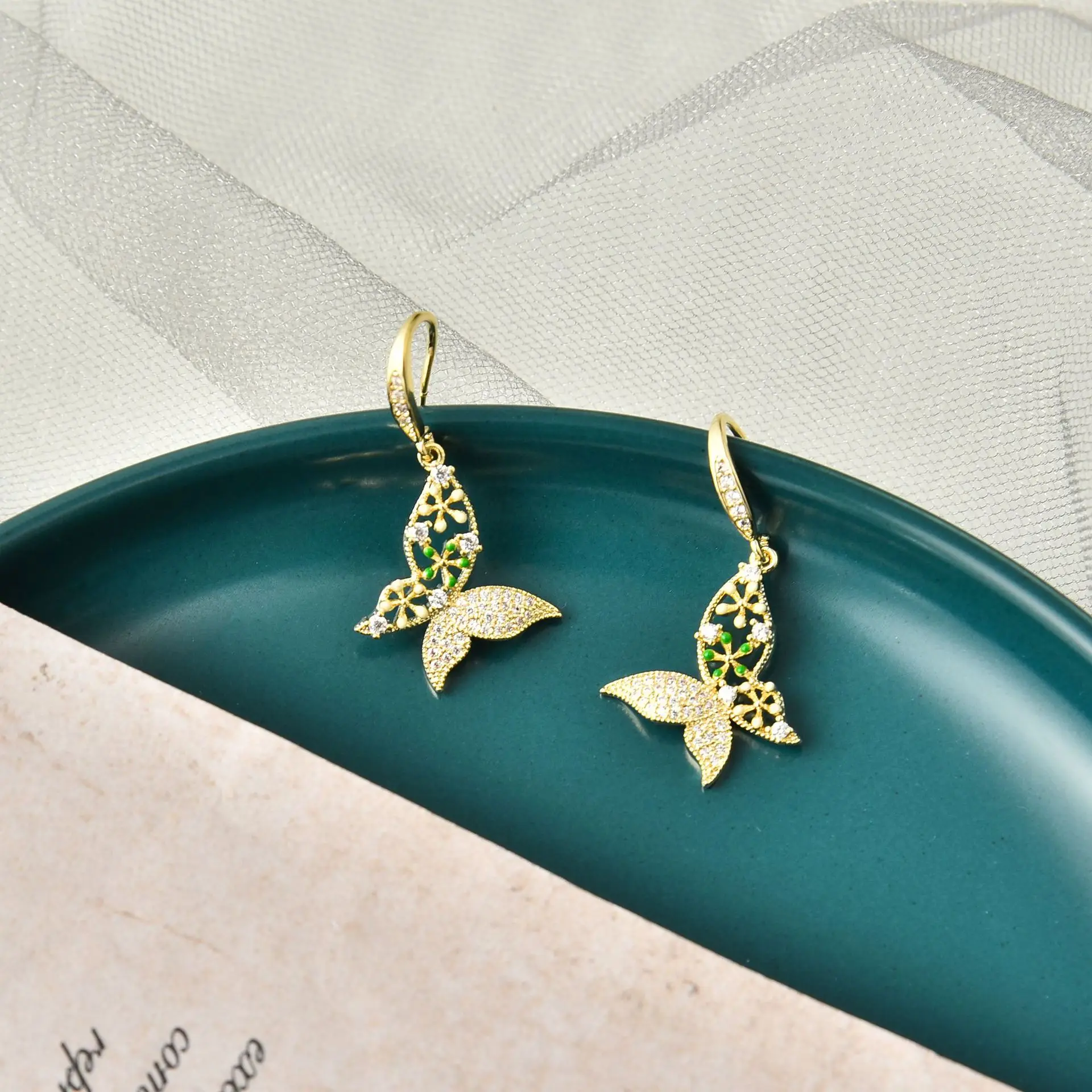 Summer Sweet Diamond Butterfly Wing Earrings Fresh and Elegant Butterfly Earrings Jewelry Women
Summer Sweet Diamond Butterfly Wing Earrings Fresh and Elegant Butterfly Earrings Jewelry Women