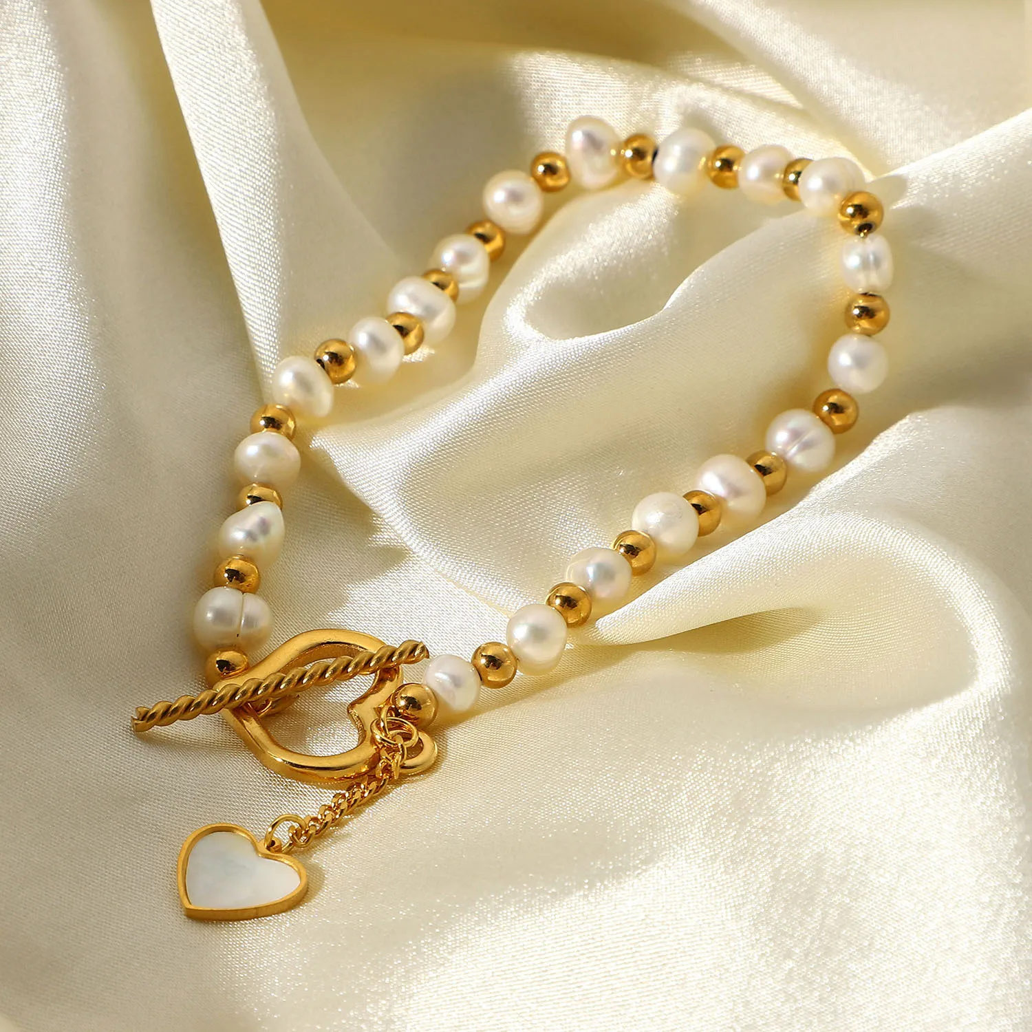 Retro 18K Gold Plated Freshwater Pearl Heart Vintage Bracelet Stainless Steel Bead White Seashell Love Heart Charm Bracelet 
Retro 18K Gold Plated Freshwater Pearl Heart Vintage Bracelet Stainless Steel Bead White Seashell Love Heart Charm Bracelet