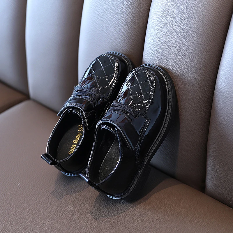 2020 new children's school shoes black British style leather shoes boys and girls peas shoes
2020 new children's school shoes black British style leather shoes boys and girls peas shoes