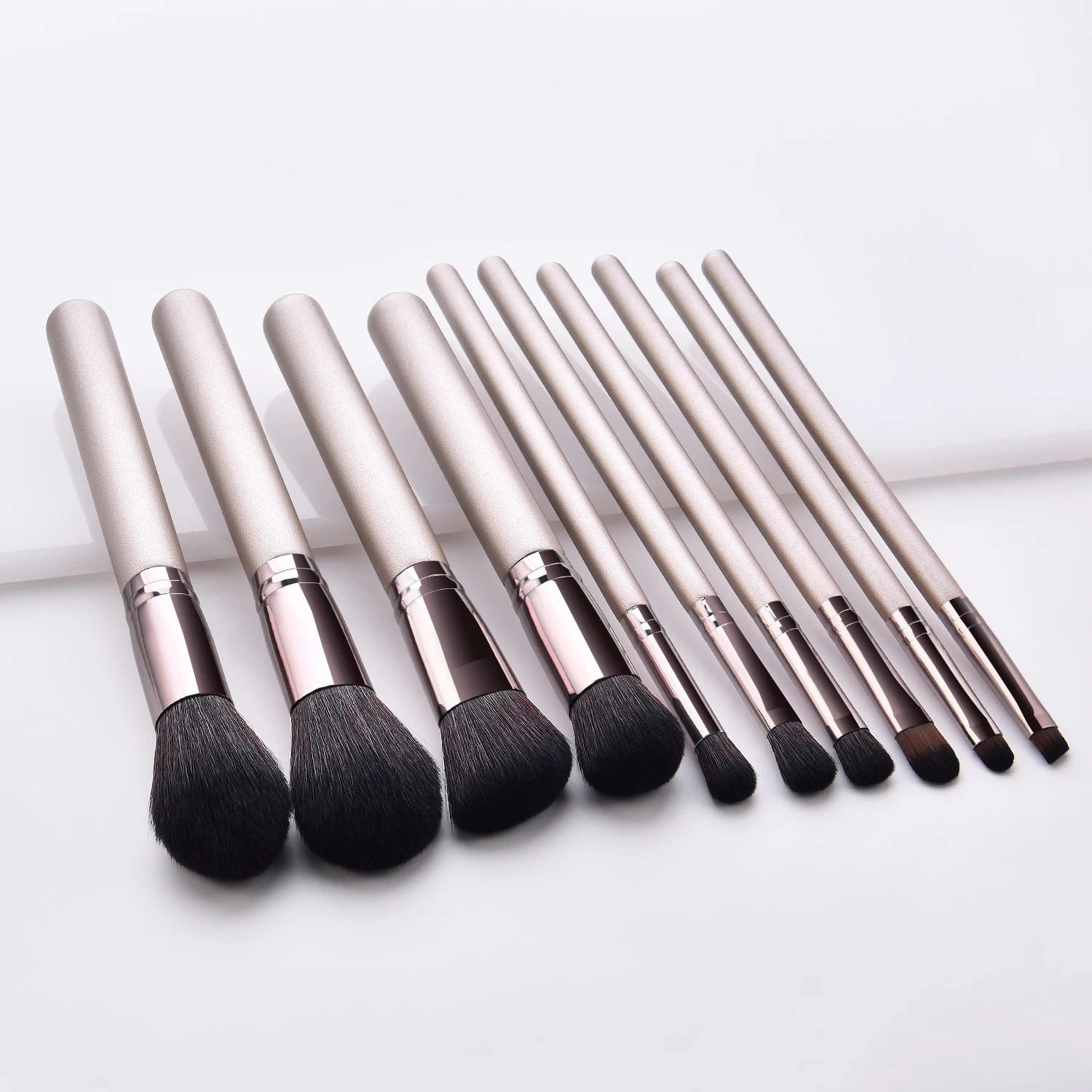 factory direct 10 pcs Private Label Professional Champagne Gold Kabuki Makeup Brush Set
factory direct 10 pcs Private Label Professional Champagne Gold Kabuki Makeup Brush Set