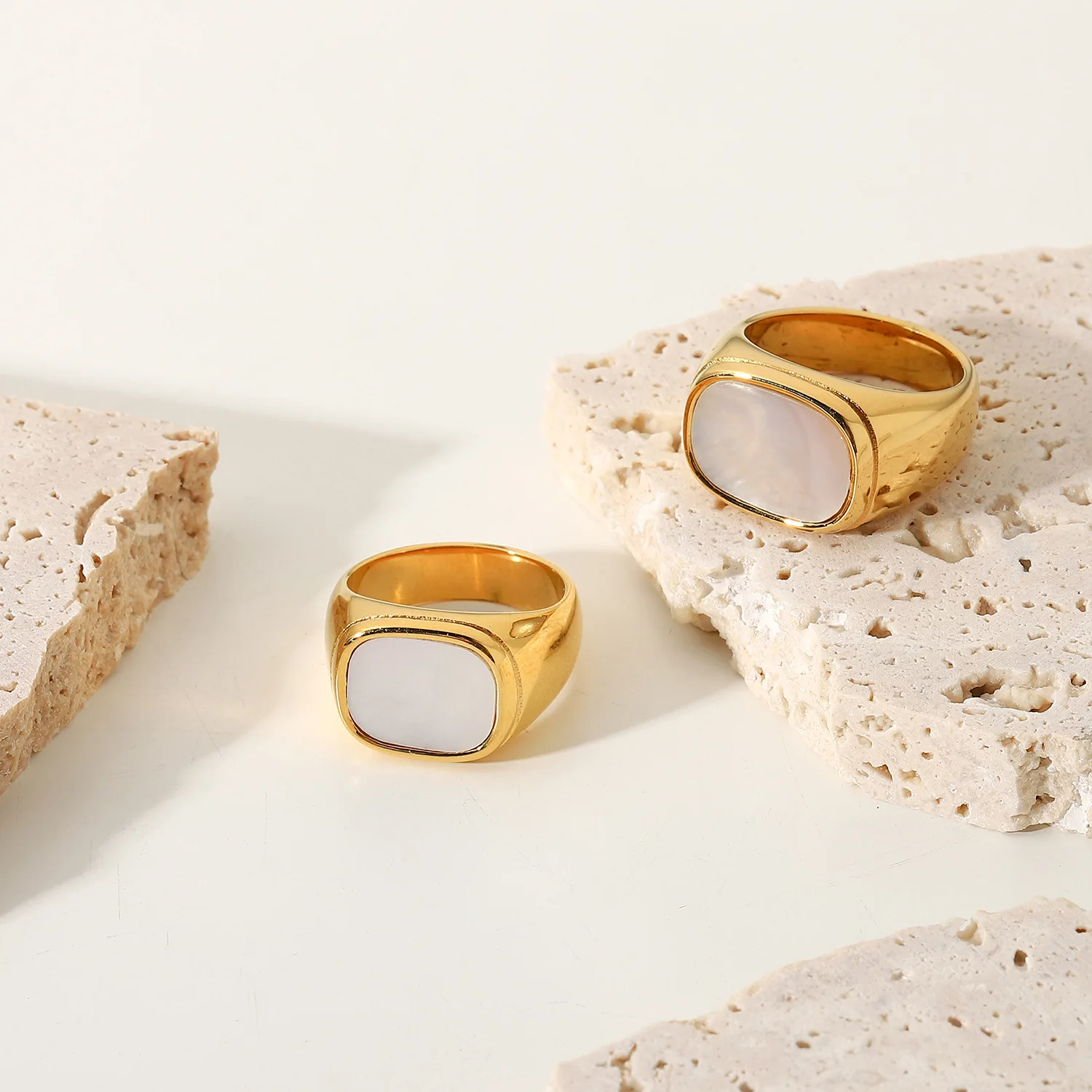 Shaped White Shell Ring 18K Gold Plated Stainless Steel Shiny Wedding Rings Couple Rings
Shaped White Shell Ring 18K Gold Plated Stainless Steel Shiny Wedding Rings Couple Rings