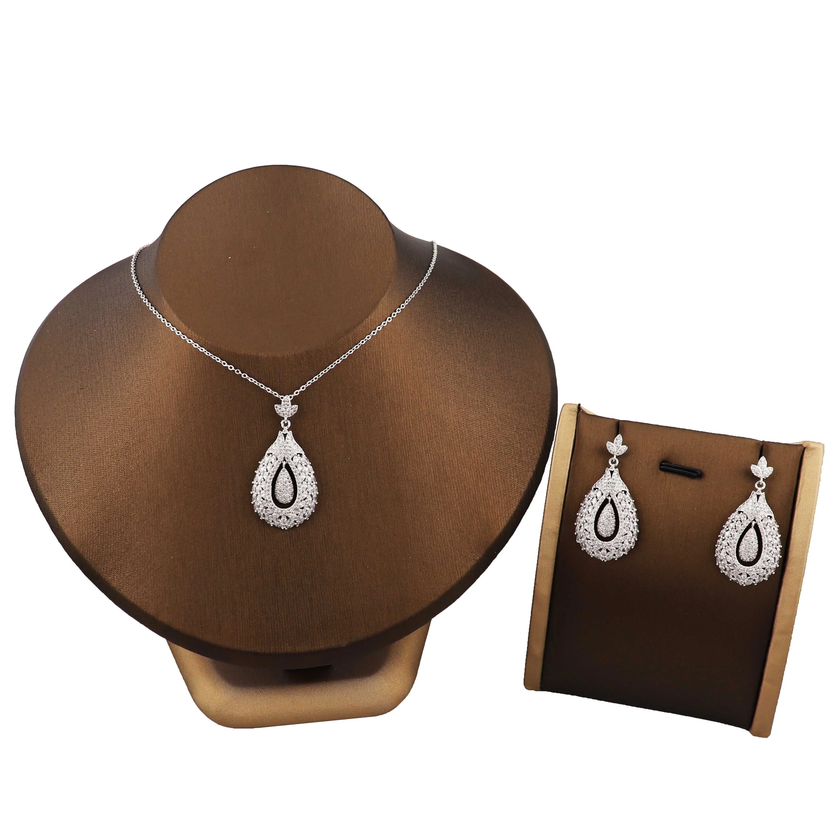 Luxury exquisite hollow peandant earrings necklace women accesories jewelry sets zircon plated 18k gold dubai jewelry set
Luxury exquisite hollow peandant earrings necklace women accesories jewelry sets zircon plated 18k gold dubai jewelry set