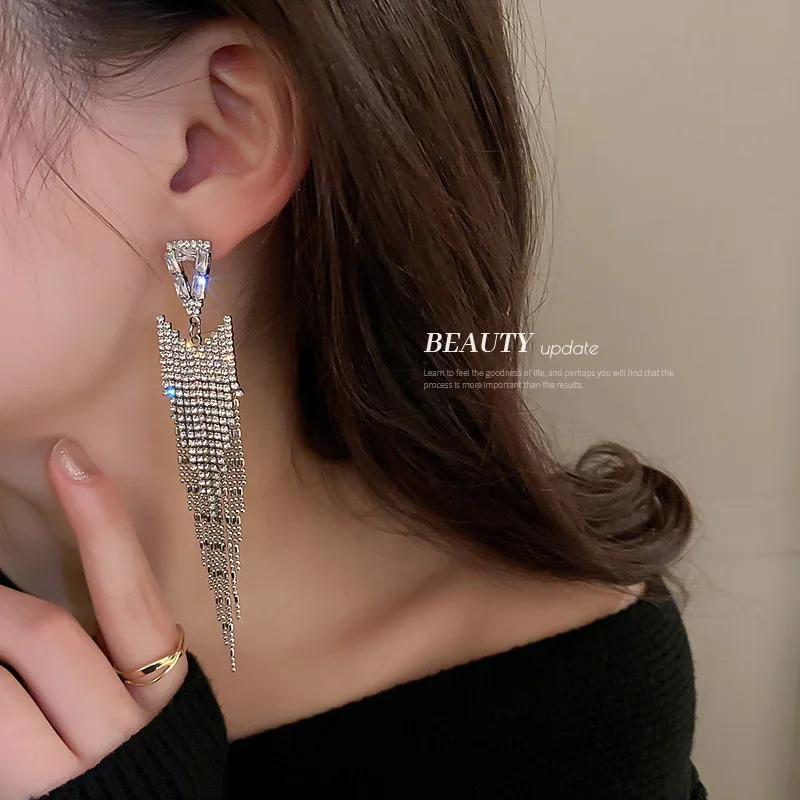 2023 New Fashion Korean Oversized Silver Black Crystal Drop Earrings For Women Triangle Metal Tassel Chain Earrings Jewelry Gift
2023 New Fashion Korean Oversized Silver Black Crystal Drop Earrings For Women Triangle Metal Tassel Chain Earrings Jewelry Gift
