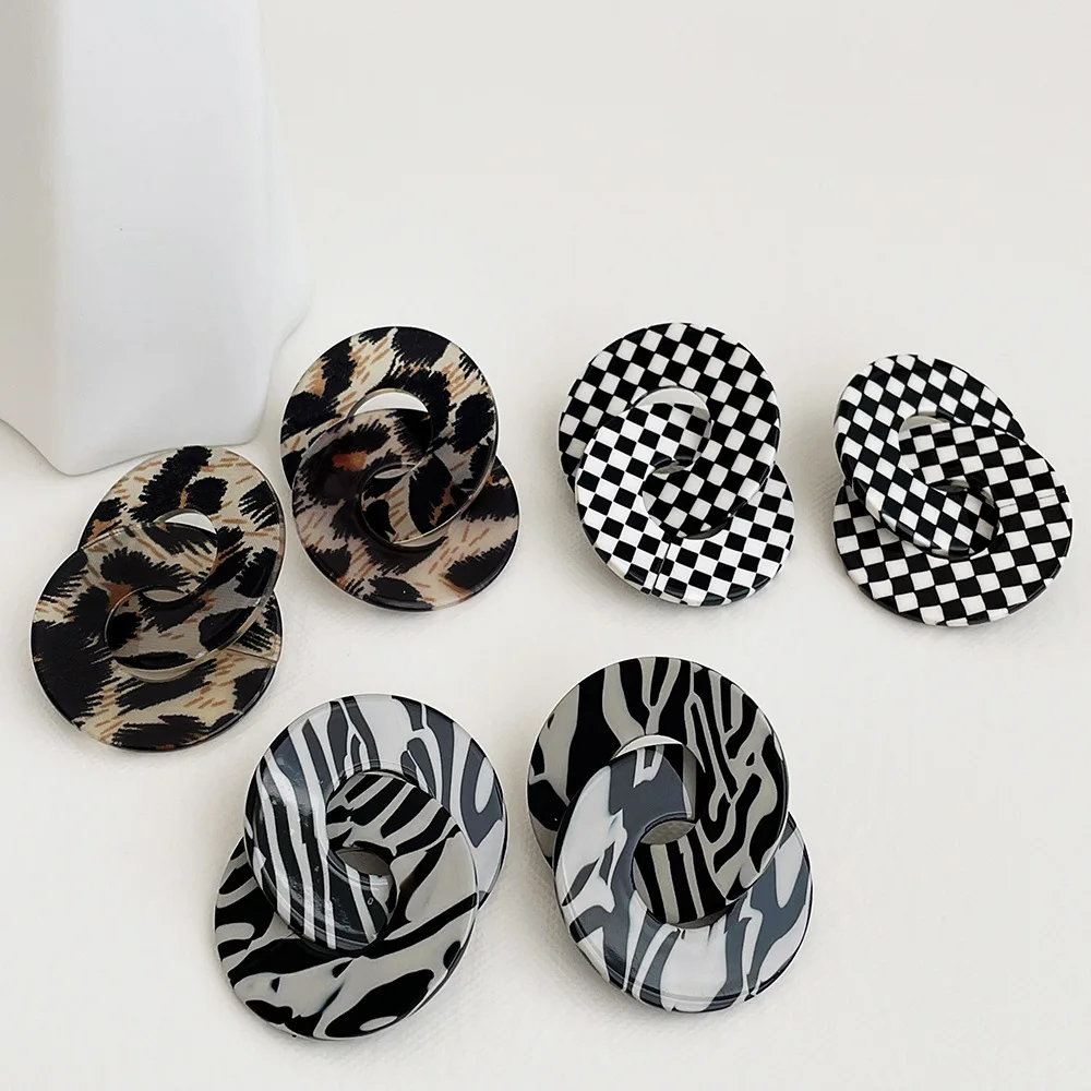 OUYE 2022 women French retro round vintage stud earrings wholesale fashion zebra stripe leopard print acrylic earrings for woman, Colorful
OUYE 2022 women French retro round vintage stud earrings wholesale fashion zebra stripe leopard print acrylic earrings for woman, Colorful