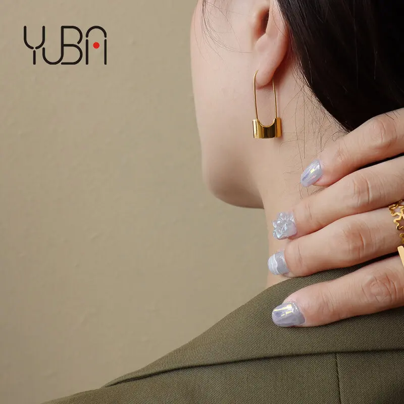 Wholesale high quality 2021 popular gold and silver padlock hoop earrings stainless steel earrings jewelry
Wholesale high quality 2021 popular gold and silver padlock hoop earrings stainless steel earrings jewelry