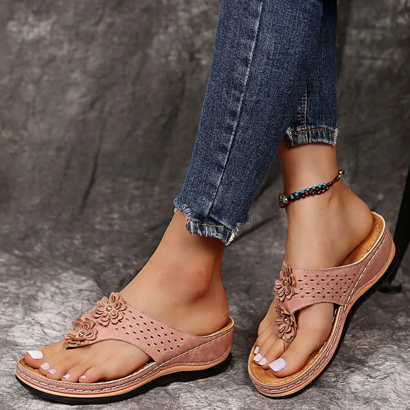 In Stock summer slope heel light large solid color herringbone clip sandals for women
In Stock summer slope heel light large solid color herringbone clip sandals for women