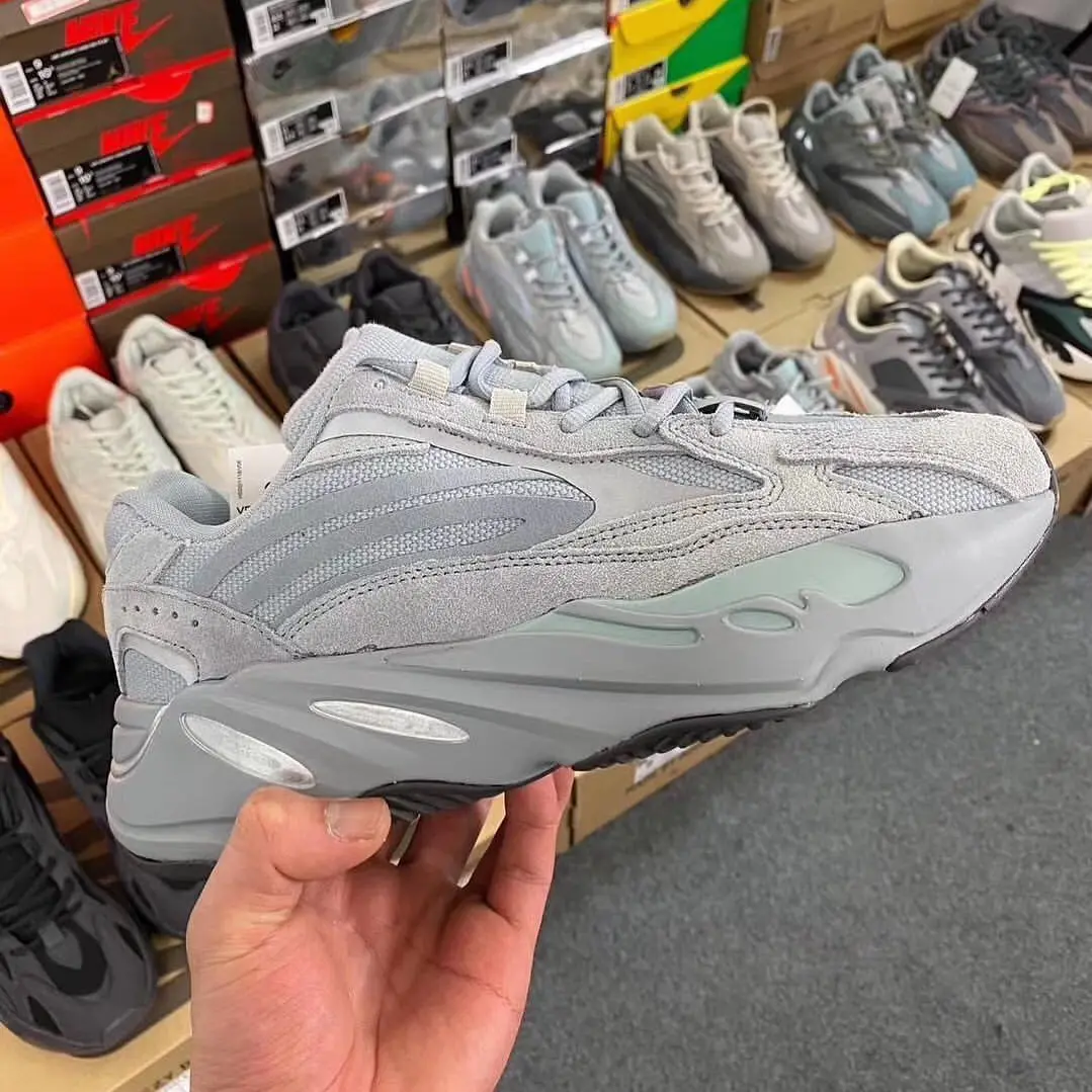 China supplier Original Yeezy Azael 700 V3 Running Shoes Casual Sport Shoes Sneakers Running Putian Shoes 700 V2
China supplier Original Yeezy Azael 700 V3 Running Shoes Casual Sport Shoes Sneakers Running Putian Shoes 700 V2