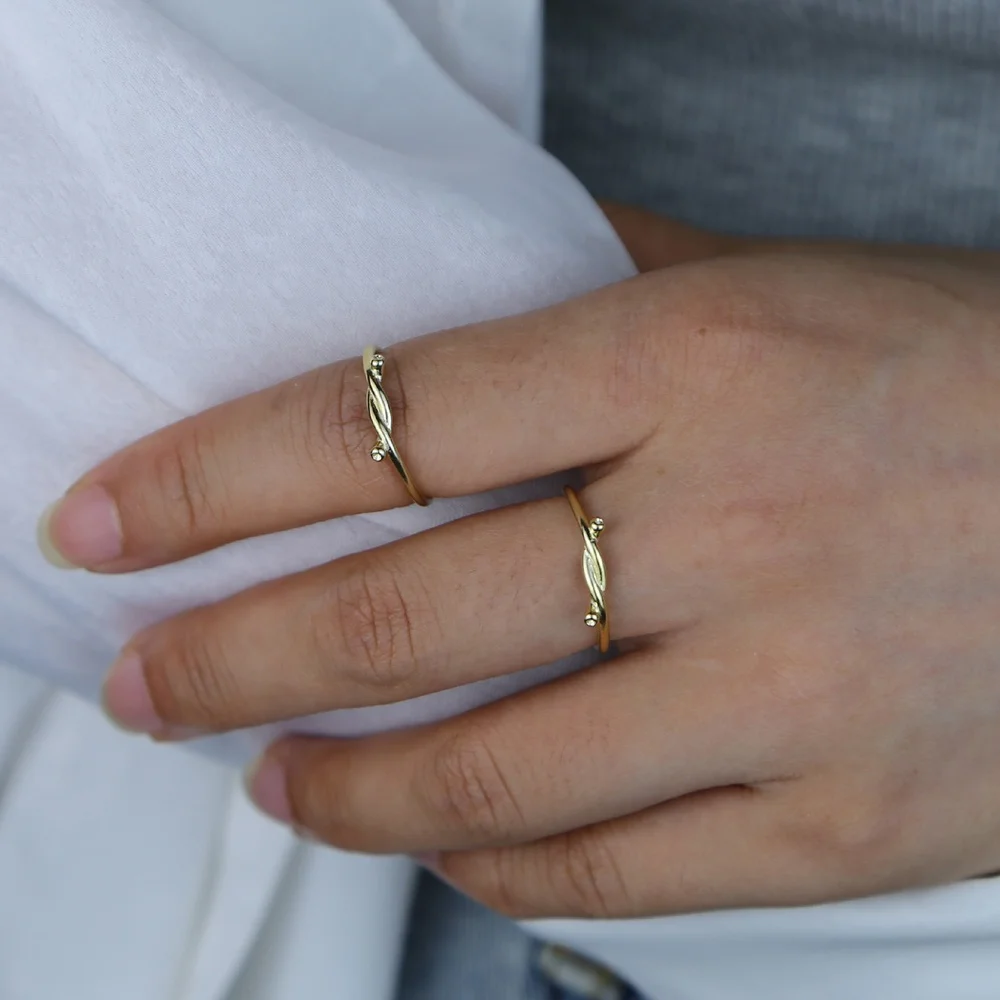 Real 925 Sterling Silver Thin Ring Minimalist twist Gold color Ladies Ring Stackable Silver 925 Fine Jewelry for girl jewelry
Real 925 Sterling Silver Thin Ring Minimalist twist Gold color Ladies Ring Stackable Silver 925 Fine Jewelry for girl jewelry