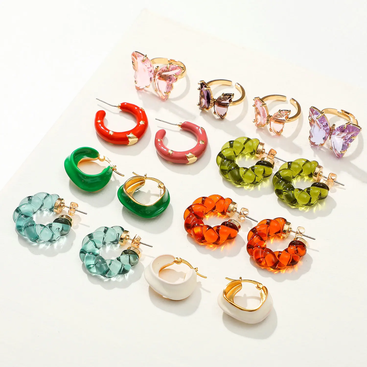 Minimalist Everyday Jewelry Pure Color Transparent Resin C-shaped Earrings Women Resin Twisted Hoop Earrings
Minimalist Everyday Jewelry Pure Color Transparent Resin C-shaped Earrings Women Resin Twisted Hoop Earrings