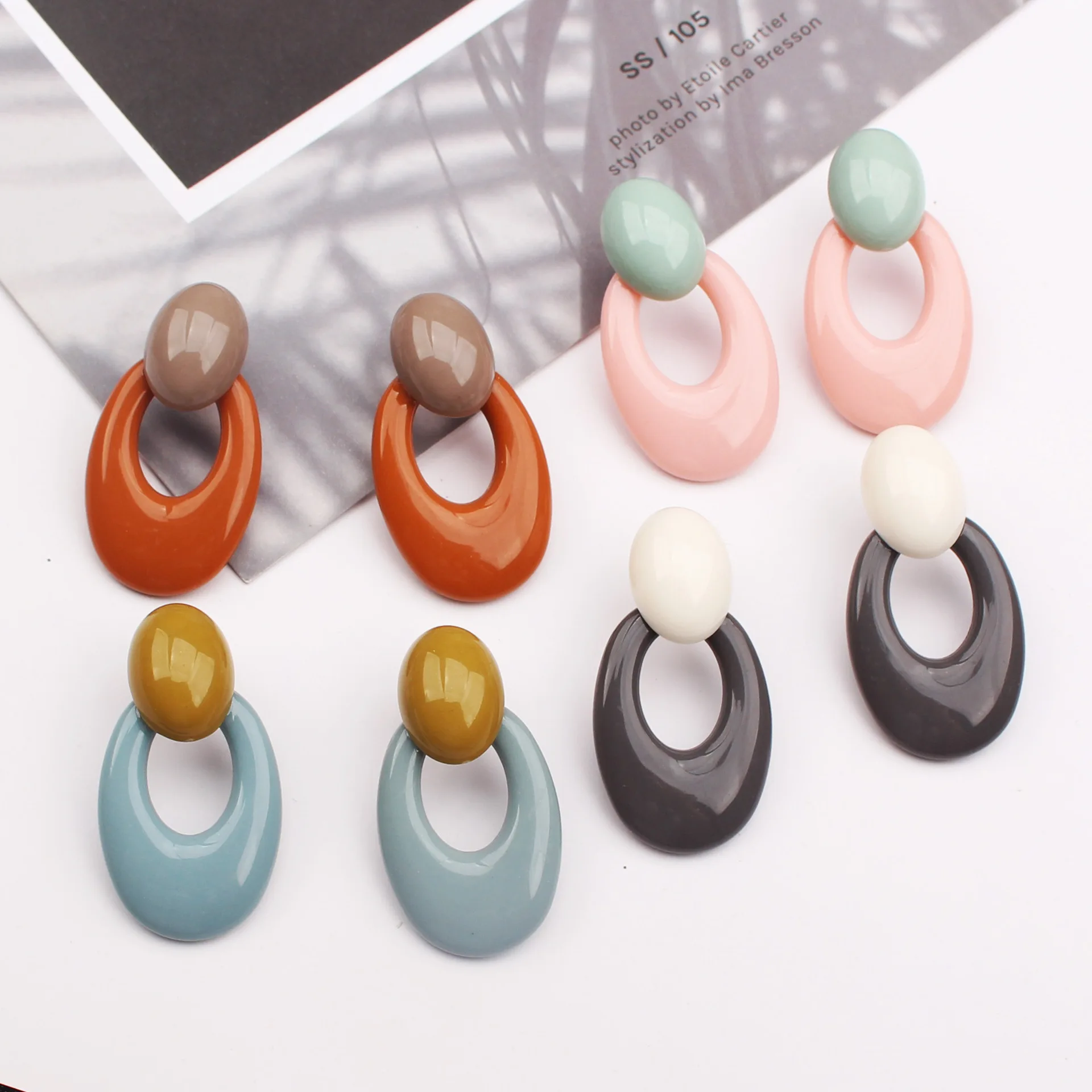 Elegant Hollow Oval Acrylic Charms Earrings Geometric Handmade Two Color Oval Drop Earrings for Women
Elegant Hollow Oval Acrylic Charms Earrings Geometric Handmade Two Color Oval Drop Earrings for Women