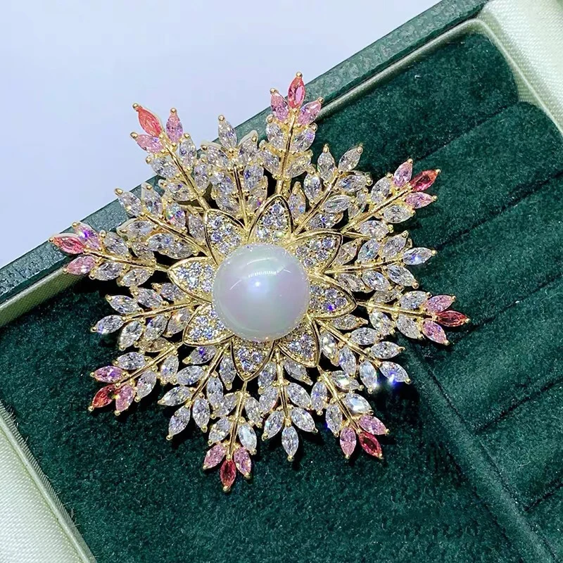 Women Business Suit Dinner Elegant White Pearl Cubic Zirconia Christmas Snowflake Brooches Pins
Women Business Suit Dinner Elegant White Pearl Cubic Zirconia Christmas Snowflake Brooches Pins
