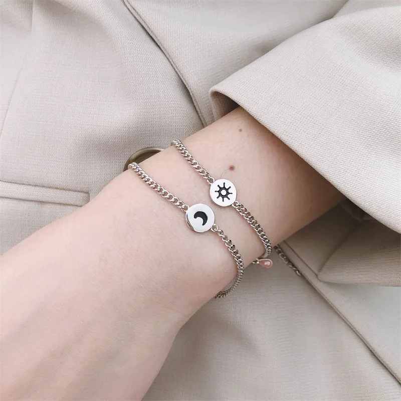 JUHU Silver Sun Moon Bracelet Niche Design Sun Moon Girlfriends Couple Bracelet Round Brand Jewelry
JUHU Silver Sun Moon Bracelet Niche Design Sun Moon Girlfriends Couple Bracelet Round Brand Jewelry