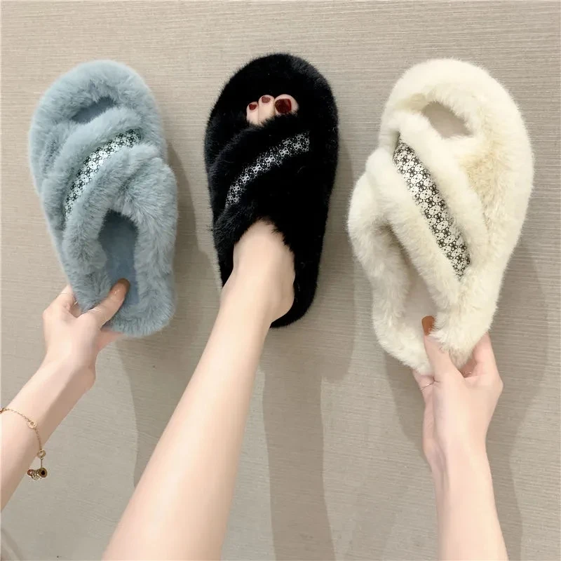 New style women slides of autumn and winter female big size wool slipper outside home comfortable cross slipper
New style women slides of autumn and winter female big size wool slipper outside home comfortable cross slipper