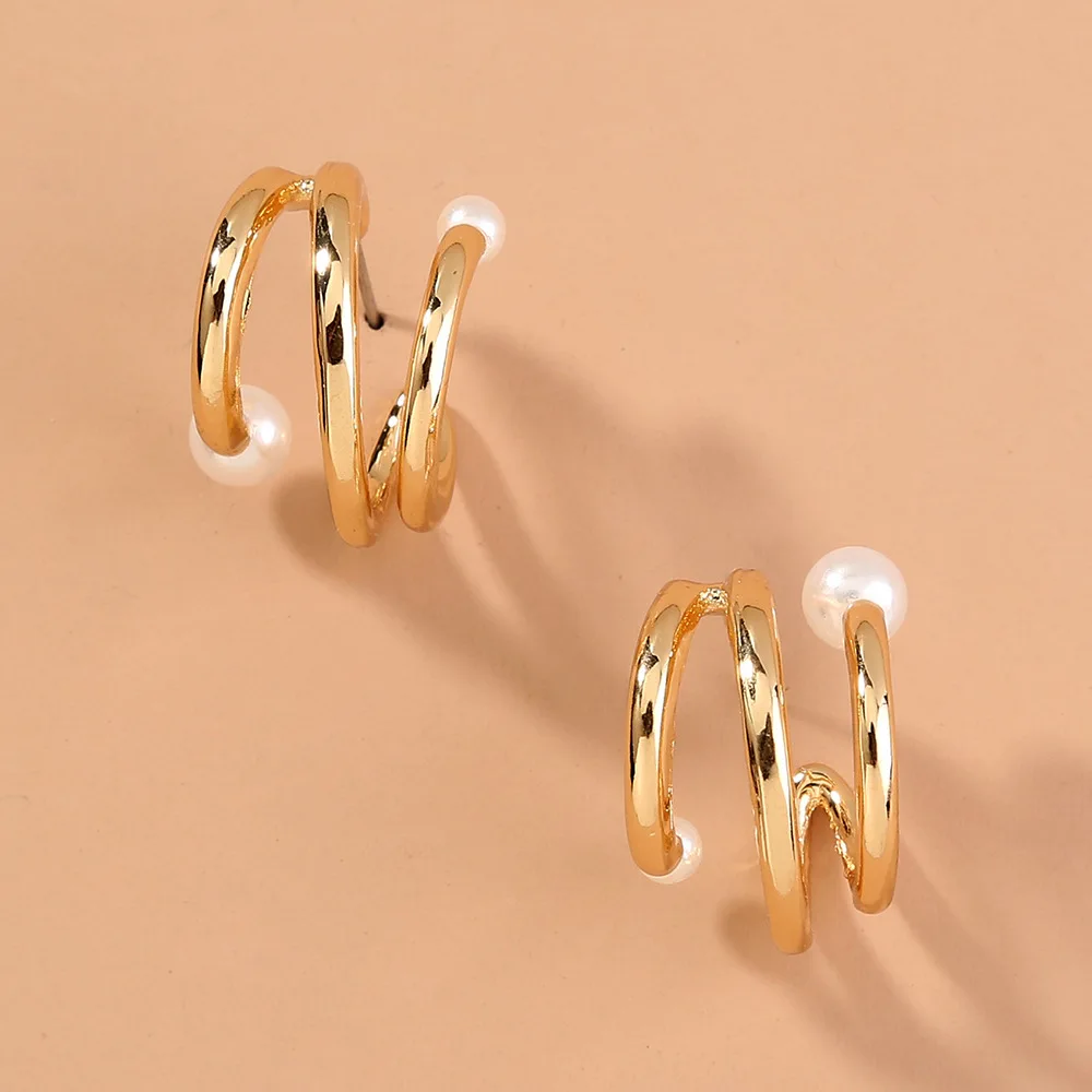 2020 Fashion hot selling in Europe and the United States creative design circle pearl stud earrings female, Luxury 
2020 Fashion hot selling in Europe and the United States creative design circle pearl stud earrings female, Luxury