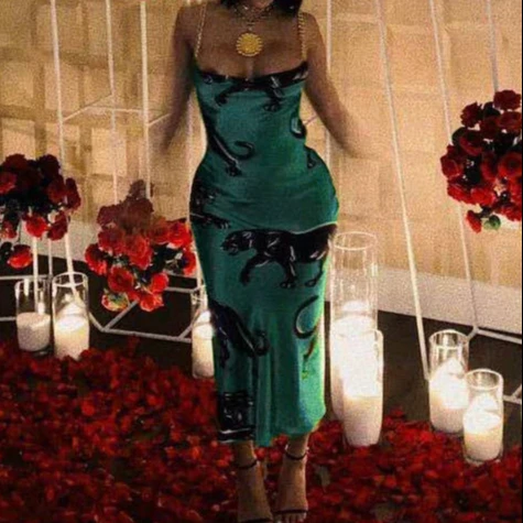 Summer Casual Chain Strap Printed Maxi Dresses Women Seductive Italian style Sleeveless Lady Long Dress, Red,green,blue
Summer Casual Chain Strap Printed Maxi Dresses Women Seductive Italian style Sleeveless Lady Long Dress, Red,green,blue
