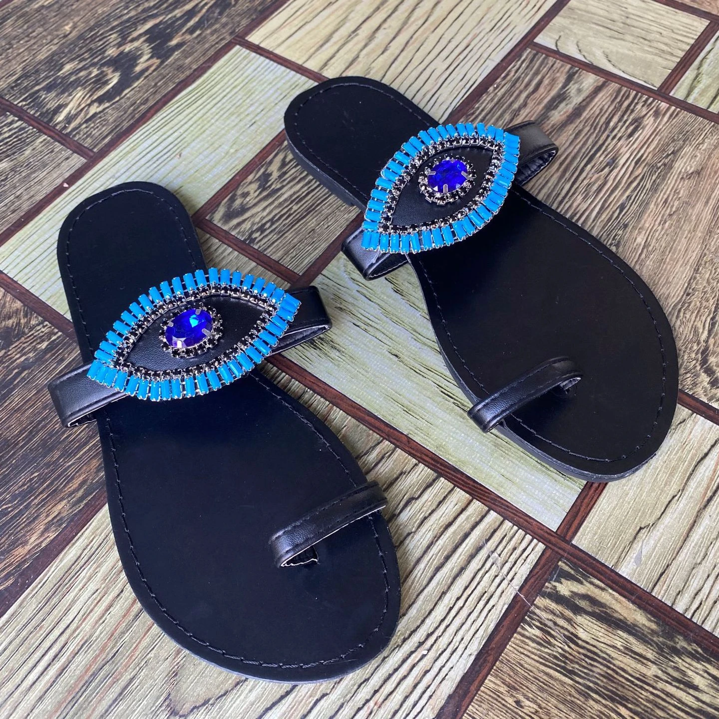 Summer new fashion evil eye sandal pattern women's shoes outdoor slippers ladies 2021 women comfortable flat sandals shoes
Summer new fashion evil eye sandal pattern women's shoes outdoor slippers ladies 2021 women comfortable flat sandals shoes