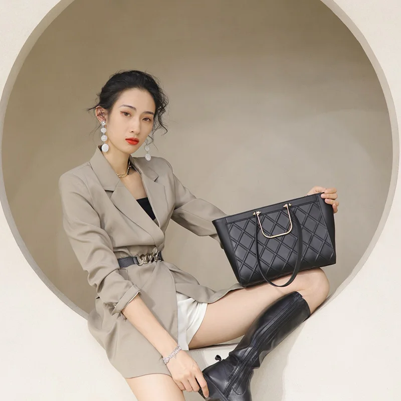 Factory Wholesale 2023 Fashion Genuine Leather Luxury Bags Women Hand Shoulder bags Ladies
Factory Wholesale 2023 Fashion Genuine Leather Luxury Bags Women Hand Shoulder bags Ladies