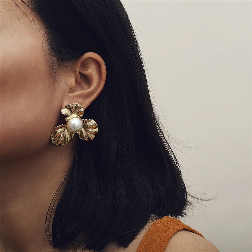 HOVANCI trendy women pearl hoop earrings geometric gold pearl heart earrings charm flower earrings for women
HOVANCI trendy women pearl hoop earrings geometric gold pearl heart earrings charm flower earrings for women