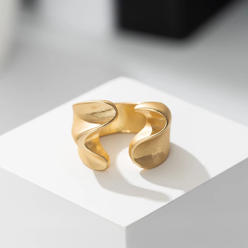 Hot Sale men's gold ring open wavied new plated matte gold jewelry for men and women's jewelry
Hot Sale men's gold ring open wavied new plated matte gold jewelry for men and women's jewelry