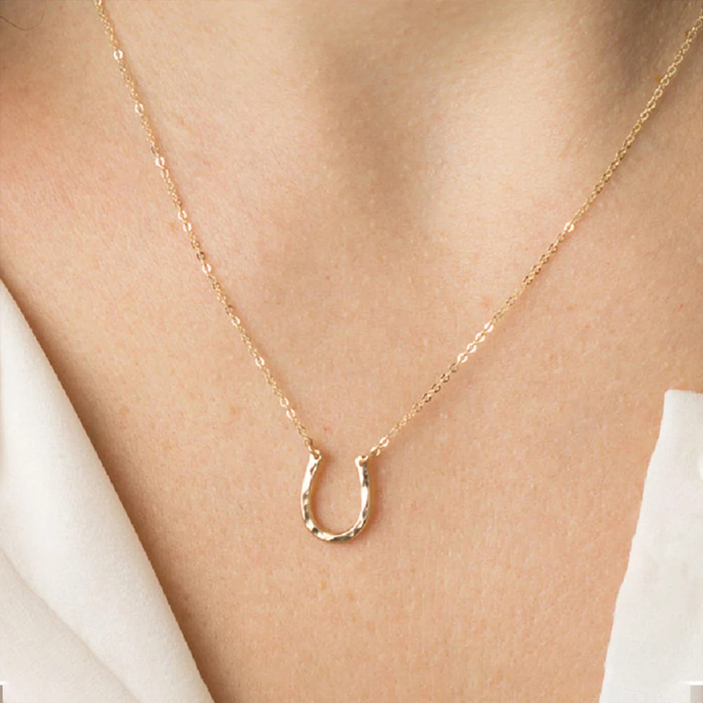 Trendy Gold Plated Necklace 2021 Stainless Steel Jewelry for Women Men Cuban Link Chain U Shape Pendant Necklace Charms
Trendy Gold Plated Necklace 2021 Stainless Steel Jewelry for Women Men Cuban Link Chain U Shape Pendant Necklace Charms