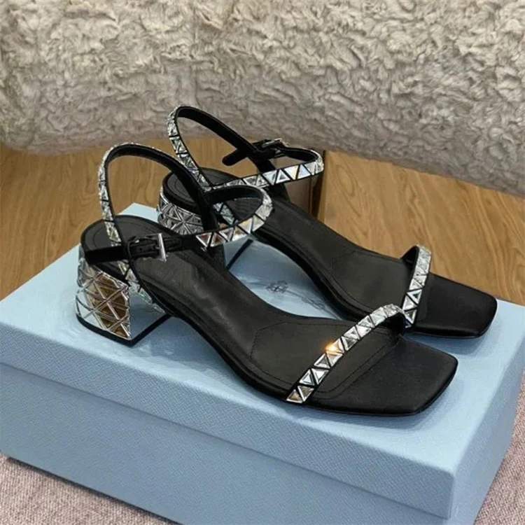 2022 Spring And Summer High Heels Women's Black Thick Heels New Sexy Rhinestone Sandals
2022 Spring And Summer High Heels Women's Black Thick Heels New Sexy Rhinestone Sandals