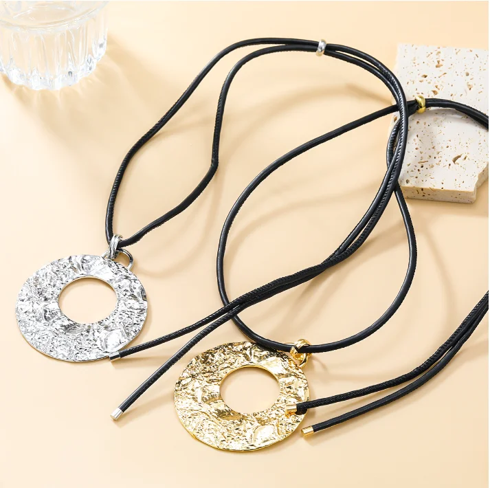 Trend Alloy Geometric circle Pendant Long leather Chain Women Adjustable Wax Rope Denim Choker Necklace
Trend Alloy Geometric circle Pendant Long leather Chain Women Adjustable Wax Rope Denim Choker Necklace