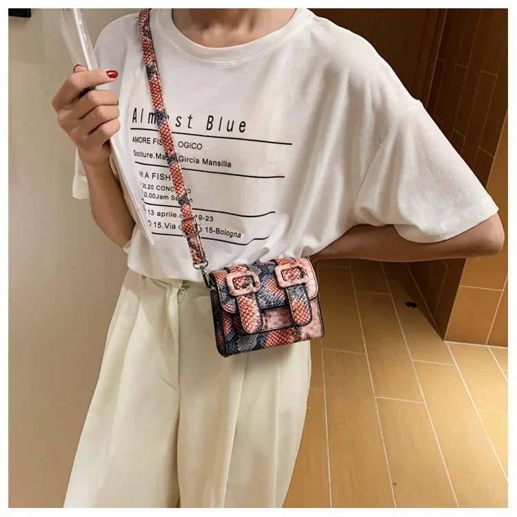 2021 Newly College style shoulder messenger bag small girl purses summer lipstick pouch snakeskin purse designer mini purses
2021 Newly College style shoulder messenger bag small girl purses summer lipstick pouch snakeskin purse designer mini purses