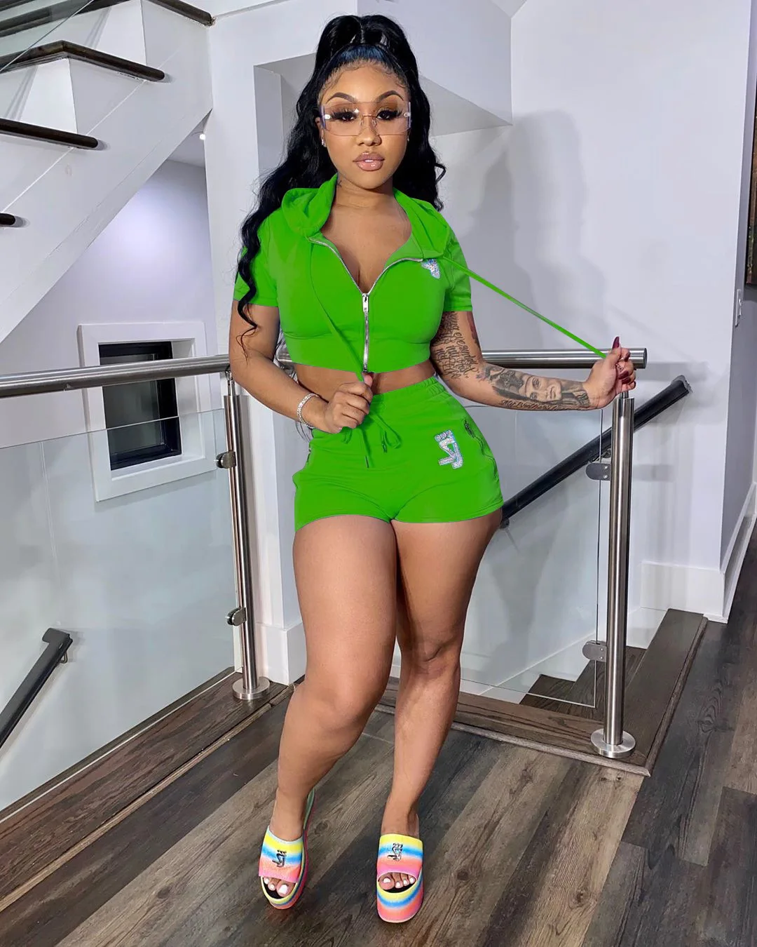 Wefans 2020 hot explosion Women Casual Hooded short Sleeve Jacket Short Pants 2 Pieces Set sports jogger suits, 6colors
Wefans 2020 hot explosion Women Casual Hooded short Sleeve Jacket Short Pants 2 Pieces Set sports jogger suits, 6colors