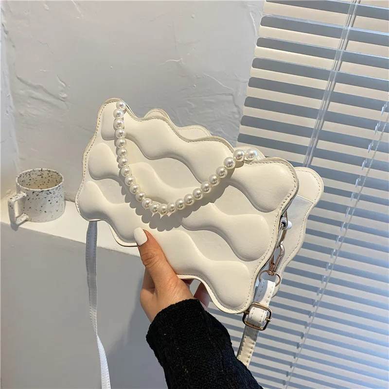 Women's fashion all-match handbags 2021 small chain messenger bag pearl bag PU leather ladies brand designer evening bag
Women's fashion all-match handbags 2021 small chain messenger bag pearl bag PU leather ladies brand designer evening bag