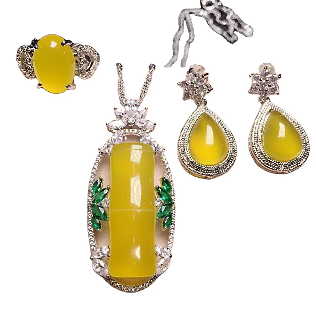 925 Silver Inlaid Brazilian Yellow Chalcedony Three-Piece Pendant Yellow Chalcedony Pendant Ring Earrings
925 Silver Inlaid Brazilian Yellow Chalcedony Three-Piece Pendant Yellow Chalcedony Pendant Ring Earrings
