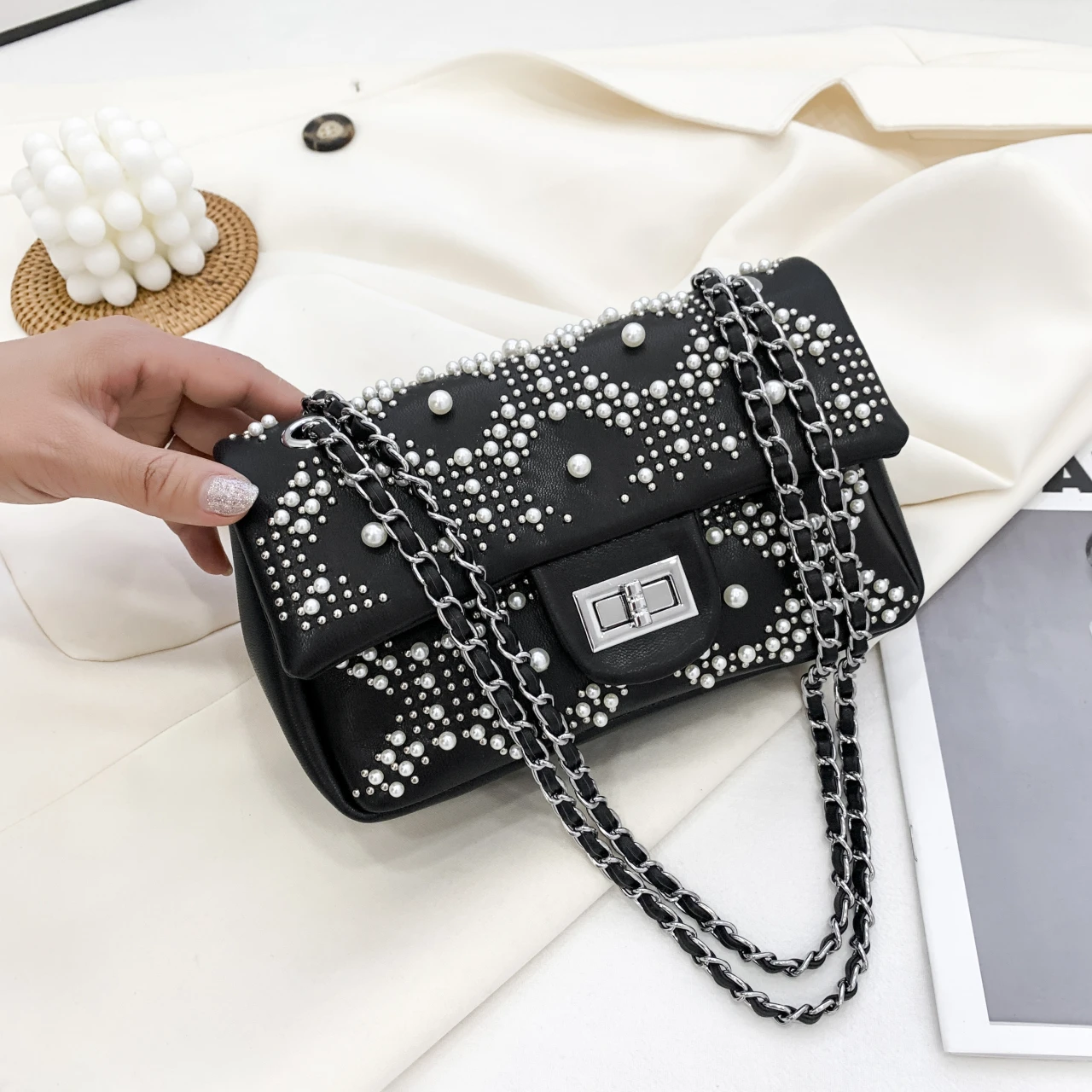 2021 hot sale summer fashion trend western style chain inlaid pearl small fragrance style messenger bag, White, yellow, blue, black
2021 hot sale summer fashion trend western style chain inlaid pearl small fragrance style messenger bag, White, yellow, blue, black