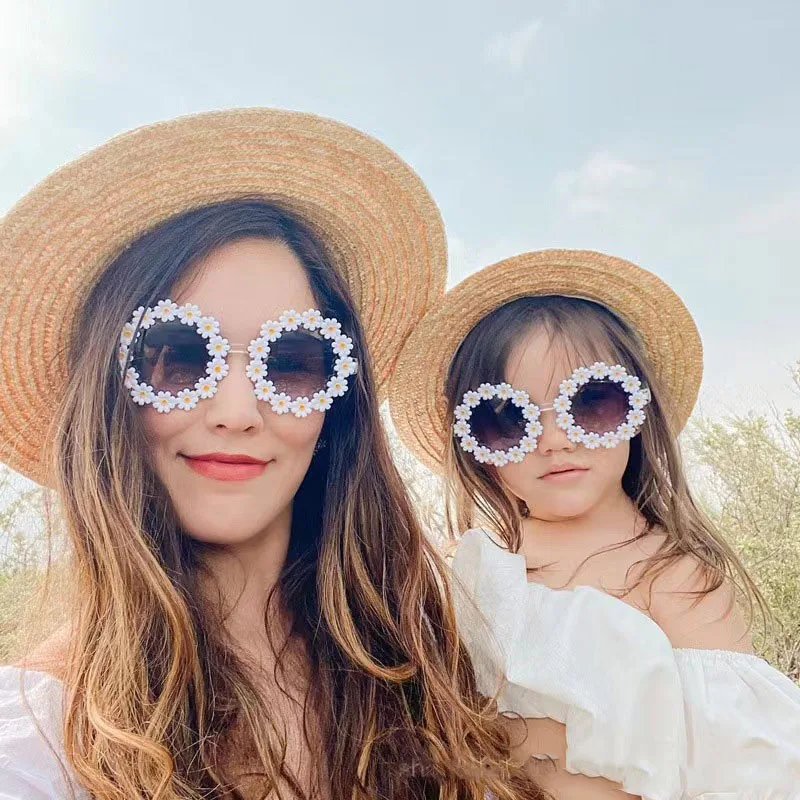 2023 Parent-child model new sun flower glasses small Daisy flowers boys and girls 1--6 years old adult model cute sunglasses
2023 Parent-child model new sun flower glasses small Daisy flowers boys and girls 1--6 years old adult model cute sunglasses