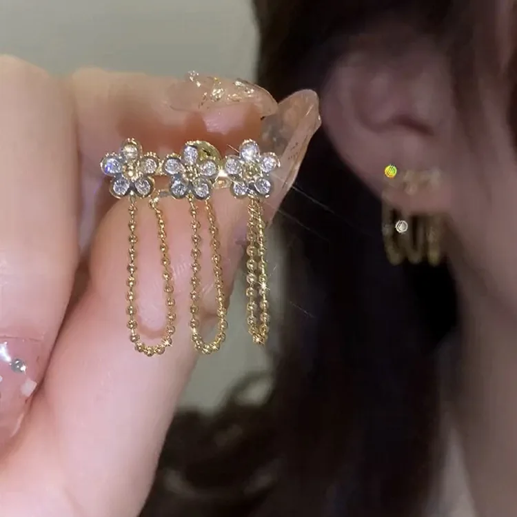 2022 Exquisite Temperament Fashion Women Shiny Flower Trendy Wedding Jewelry Gift Crystal Tassel Hanging Drop Earrings
2022 Exquisite Temperament Fashion Women Shiny Flower Trendy Wedding Jewelry Gift Crystal Tassel Hanging Drop Earrings