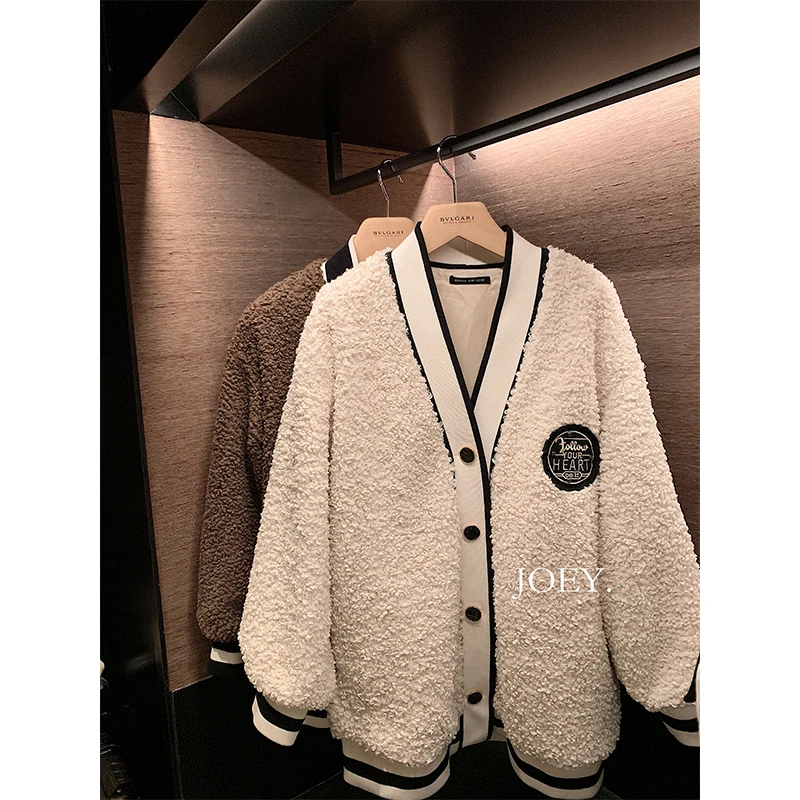 Fashion Curly Woman Faux Long Hair Goat Shearling Fabric Custom Jacket Mongolian Lamb Fur Women Coats Winter
Fashion Curly Woman Faux Long Hair Goat Shearling Fabric Custom Jacket Mongolian Lamb Fur Women Coats Winter