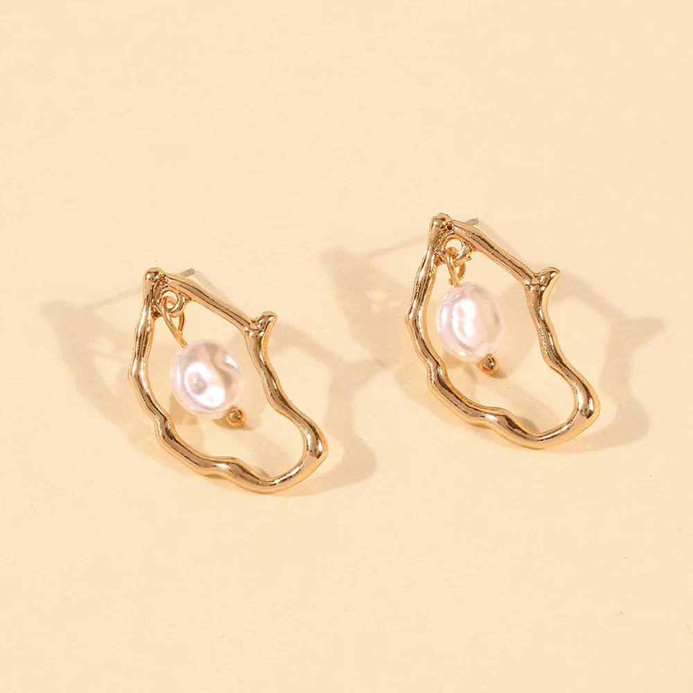 JUHU New fashion niche design earrings irregular pearl earrings metal alloy jewelry for women gift
JUHU New fashion niche design earrings irregular pearl earrings metal alloy jewelry for women gift