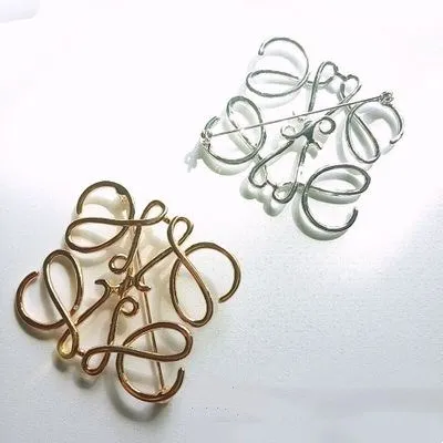 Open mold custom geometric square hollow gold-plated brooch retro all-match brooch fashionable man wholesale, Picture shows
Open mold custom geometric square hollow gold-plated brooch retro all-match brooch fashionable man wholesale, Picture shows