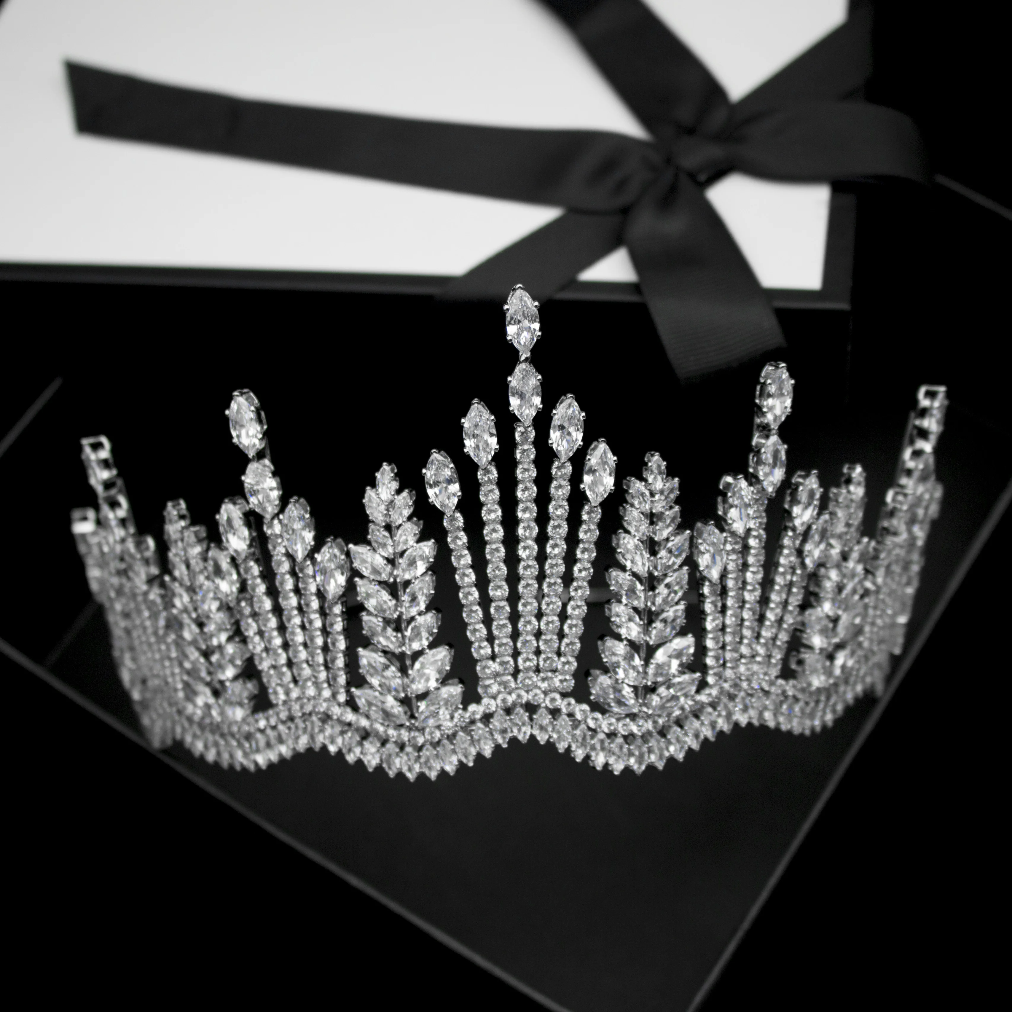 GS0116 Fashion luxury wedding bridesmaid headdress crown zircon girl white zircon crown headdress, Sliver
GS0116 Fashion luxury wedding bridesmaid headdress crown zircon girl white zircon crown headdress, Sliver
