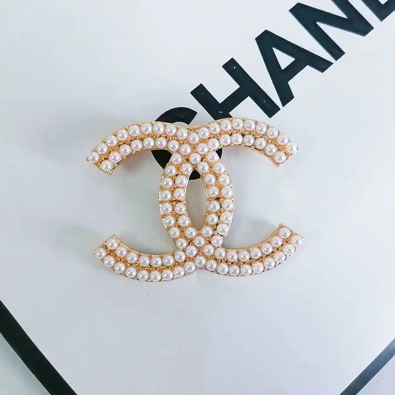 Accessories Wholesale 2021 Fashion Engagement Gift Letter Full Diamond Brooch Jewelry for Women Clothing, Picture shows
Accessories Wholesale 2021 Fashion Engagement Gift Letter Full Diamond Brooch Jewelry for Women Clothing, Picture shows