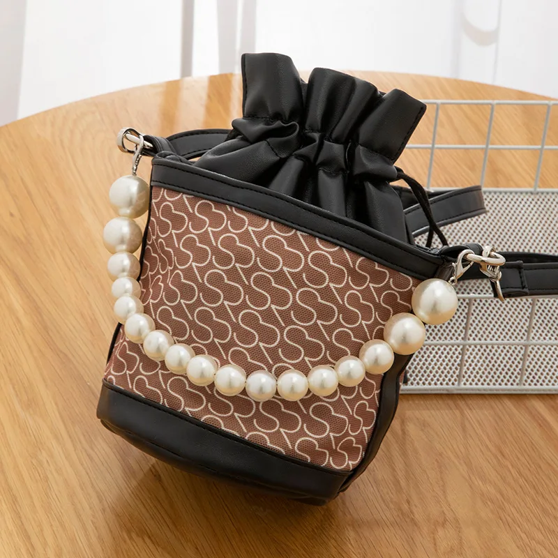 Design Female mini Bag New Fashion All-match Autumn and Winter One-shoulder luxury Messenger Bags Pearl Chain Bucket Bags, Picture
Design Female mini Bag New Fashion All-match Autumn and Winter One-shoulder luxury Messenger Bags Pearl Chain Bucket Bags, Picture