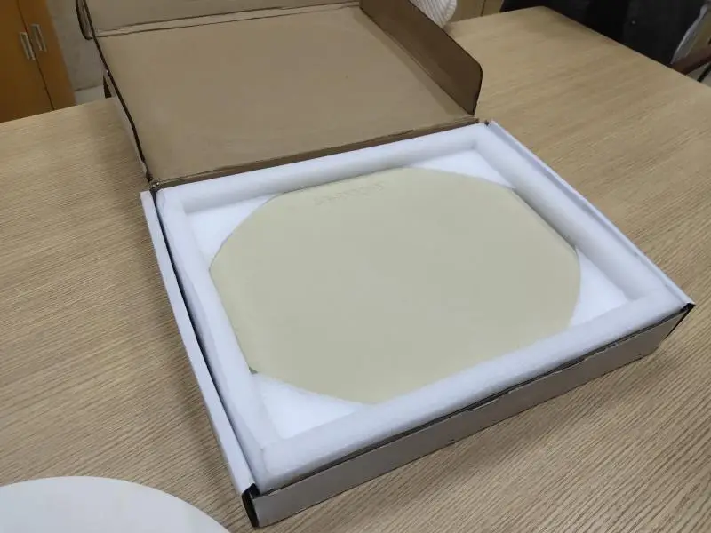 packaging of pizza stone.jpg