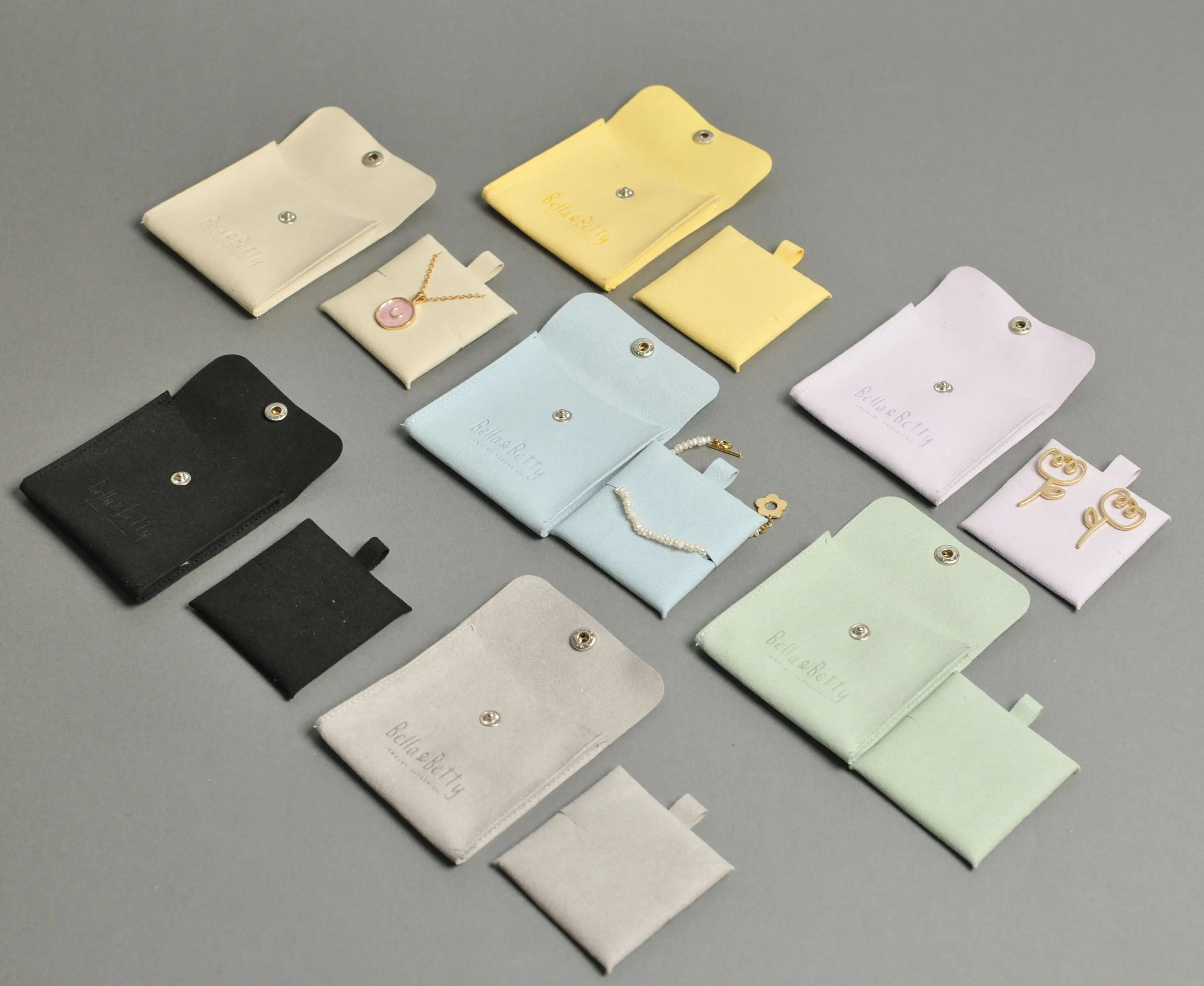 Luxury Pouch Suede Material Earring Pad Button Jewelry Pouch Microfiber Snap Pouch Jewelry Packaging
Luxury Pouch Suede Material Earring Pad Button Jewelry Pouch Microfiber Snap Pouch Jewelry Packaging