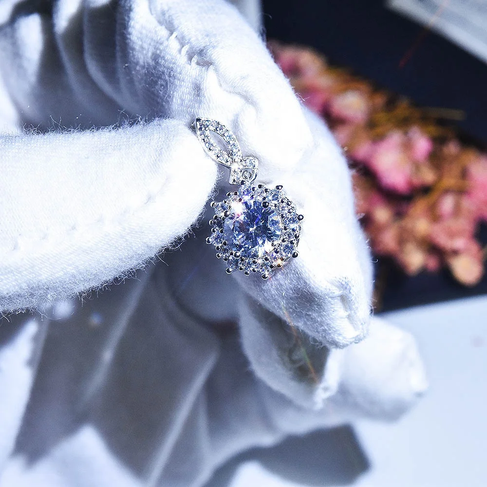 Popular Necklace Pendant Inlay Shiny Zircon Fine New Jewelry For Women Romantic Valentine's Day Wedding Accessories
Popular Necklace Pendant Inlay Shiny Zircon Fine New Jewelry For Women Romantic Valentine's Day Wedding Accessories